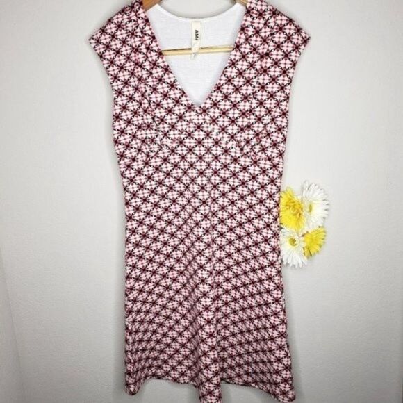 Amadi Empire Sleeveless Dress Red & White – Geometric Floral Pattern - Picture 4 of 12